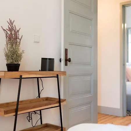 Doura W/ Ac & Balcony By Lovelystay * Porto